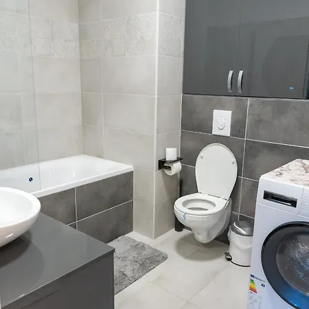 아파트 Downtown 2 Bedrooms Nearby Duna River Balcony-garage 10 Euro Per Day 부다페스트