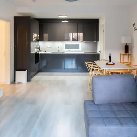 Downtown 2 Bedrooms Nearby Duna River Balcony-garage 10 Euro Per Day Budapest