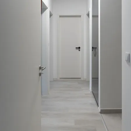 Downtown 2 Bedrooms Nearby Duna River Balcony-garage 10 Euro Per Day * Budapest