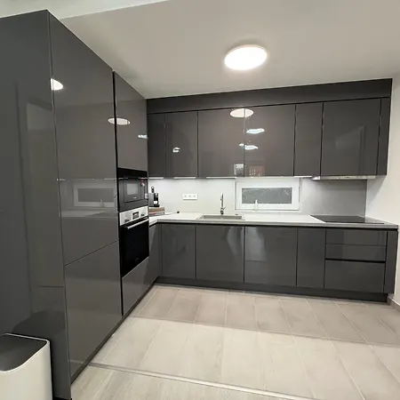 Apartment Downtown 2 Bedrooms Nearby Duna River Balcony-garage 10 Euro Per Day