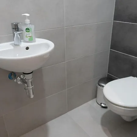 Lägenhet Downtown 2 Bedrooms Nearby Duna River Balcony-garage 10 Euro Per Day