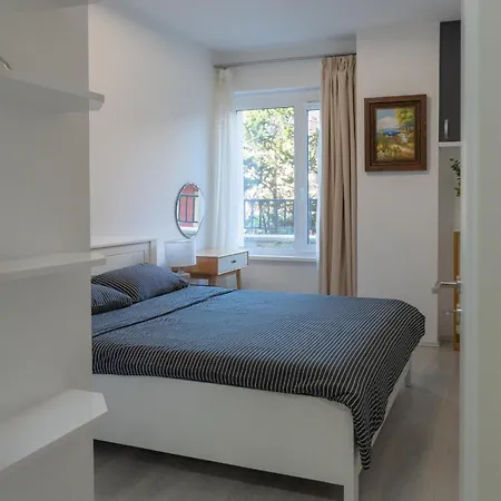 Downtown 2 Bedrooms Nearby Duna River Balcony-garage 10 Euro Per Day Lägenhet